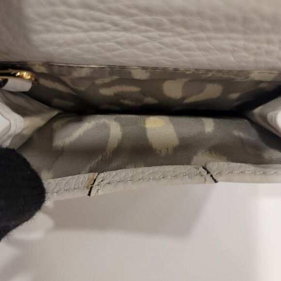 Aimee Kestenberg Pebble Leather Zip It Up Trifold Wallet Silver Fox Key Ring - Picture 6 of 9